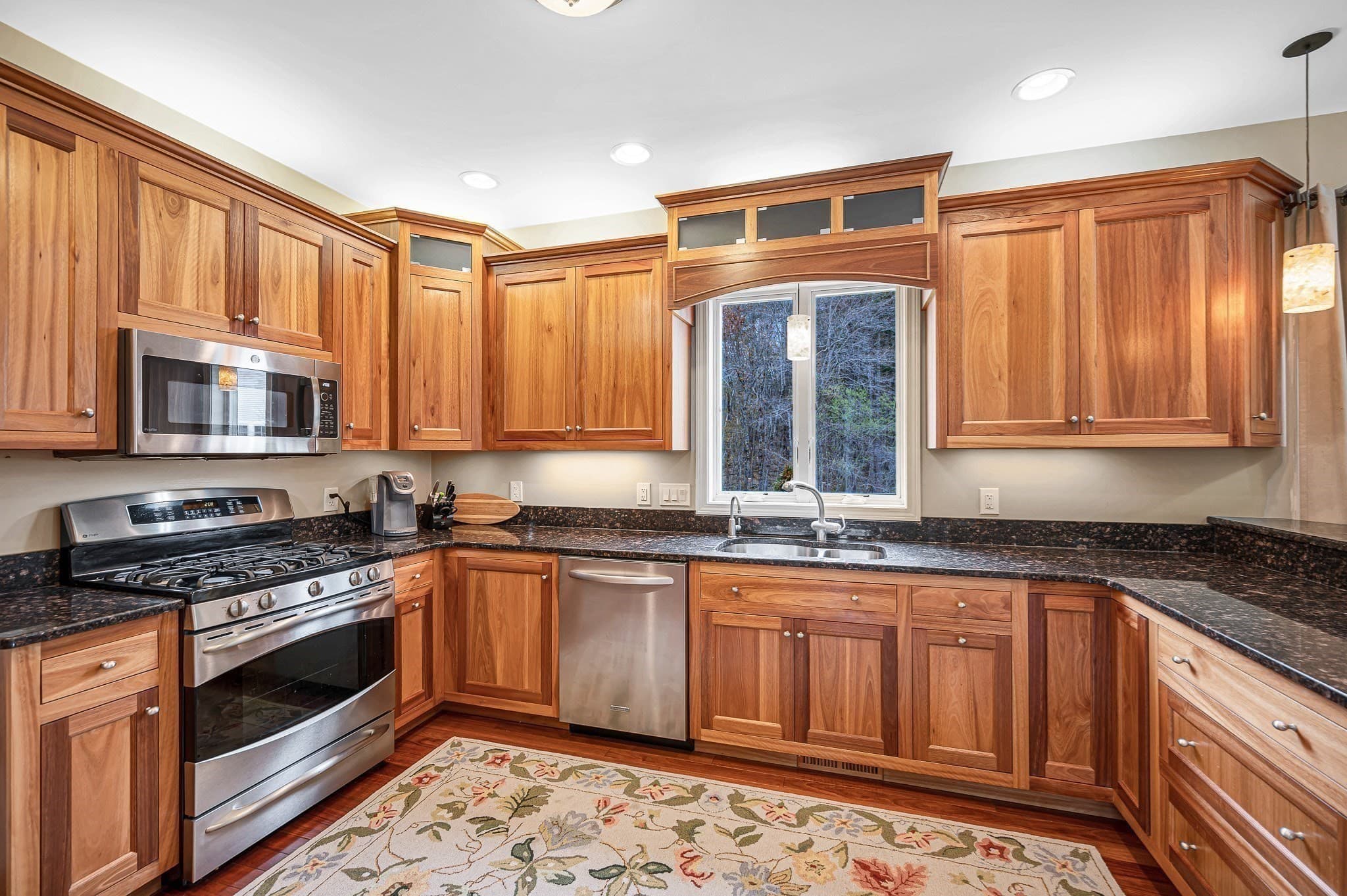 Single Family Residence at 37 Beechwood Dr, Haverhill MA 01832, Haverhill, photo 17 of 38
