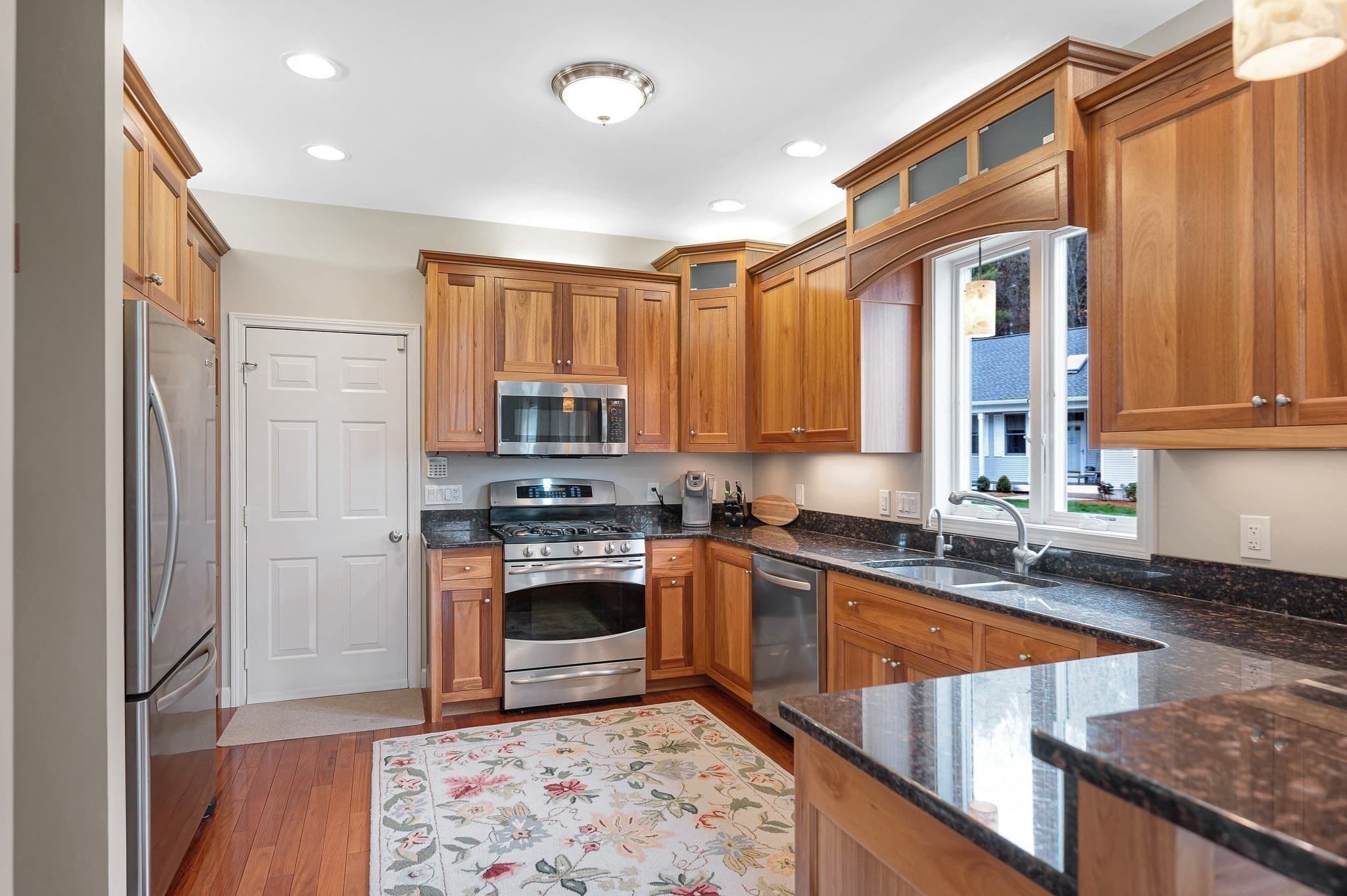 Single Family Residence at 37 Beechwood Dr, Haverhill MA 01832, Haverhill, photo 16 of 38