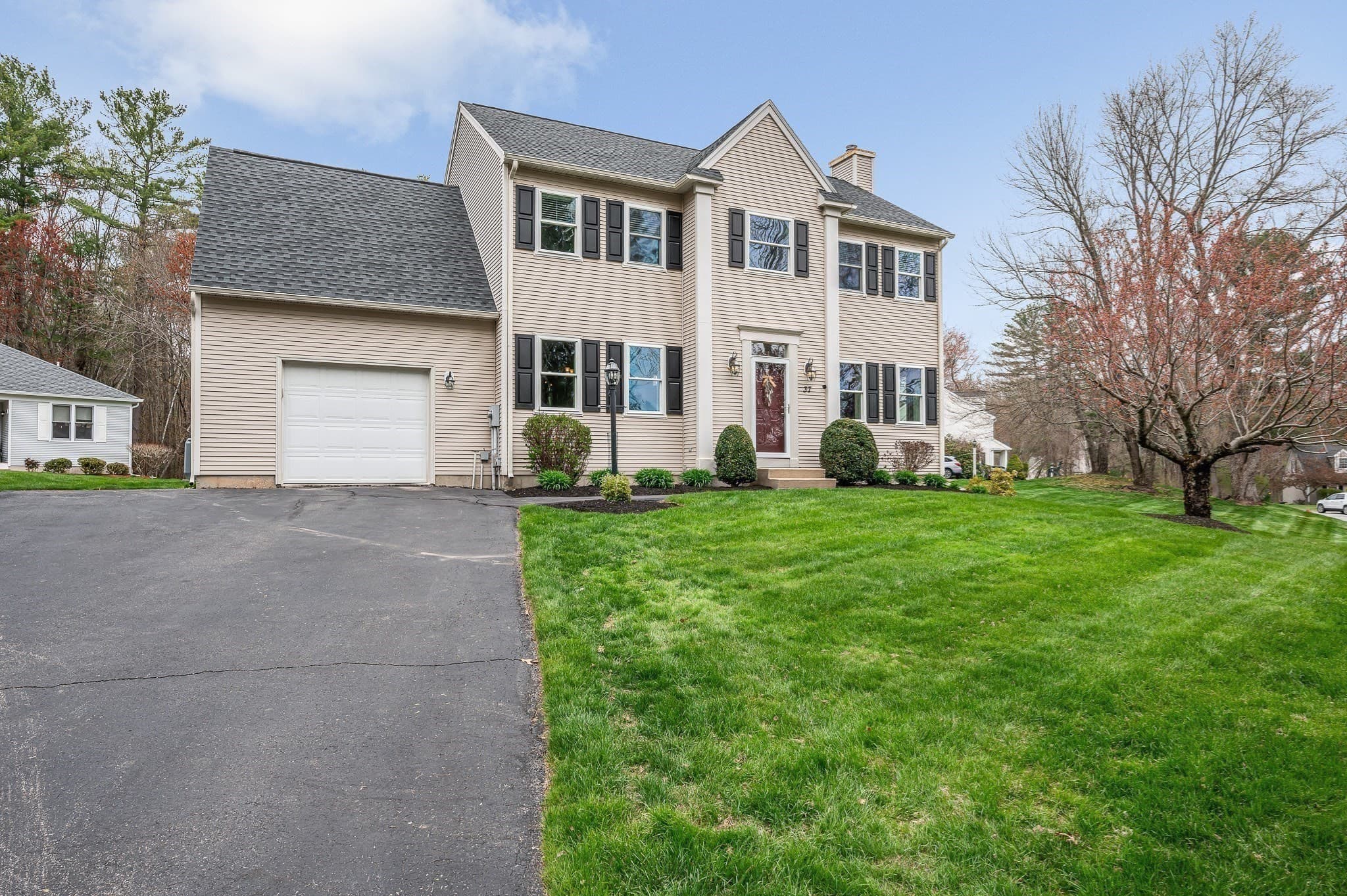Single Family Residence at 37 Beechwood Dr, Haverhill MA 01832, Haverhill, photo 9 of 38