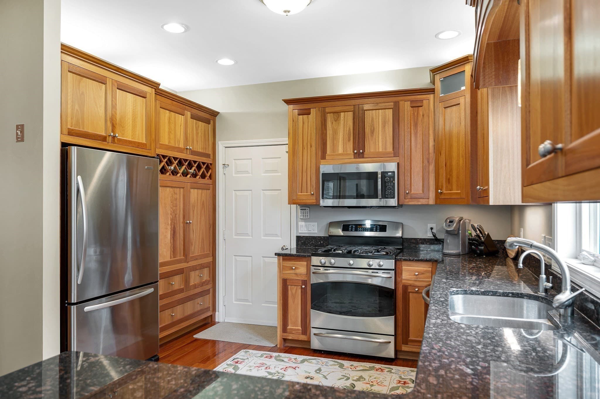 Single Family Residence at 37 Beechwood Dr, Haverhill MA 01832, Haverhill, photo 19 of 38