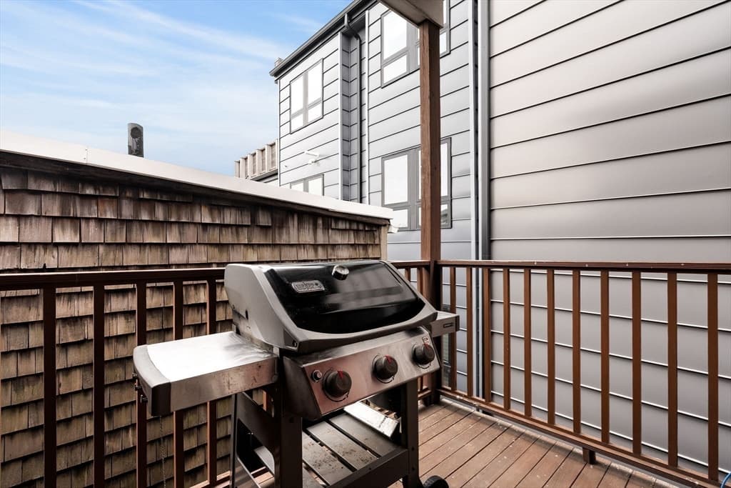 Condominium at 133 I St # 3, Boston MA 02127, photo 6 of 21