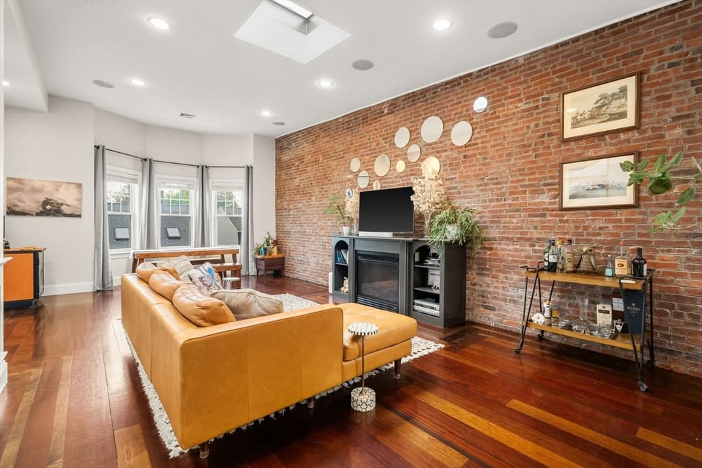 133 I St # 3, Boston MA 02127