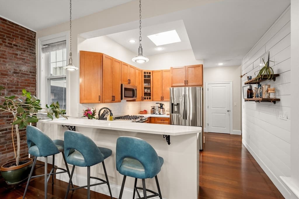 Condominium at 133 I St # 3, Boston MA 02127, photo 4 of 21