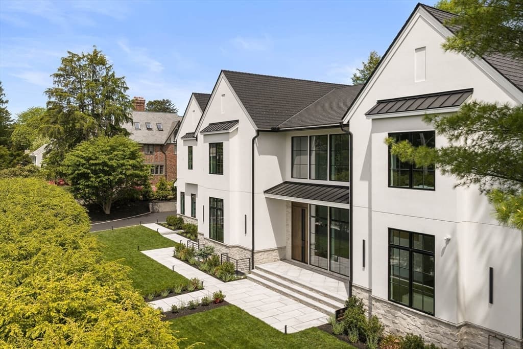 19 Bonnybrook Road, Newton MA 02468
