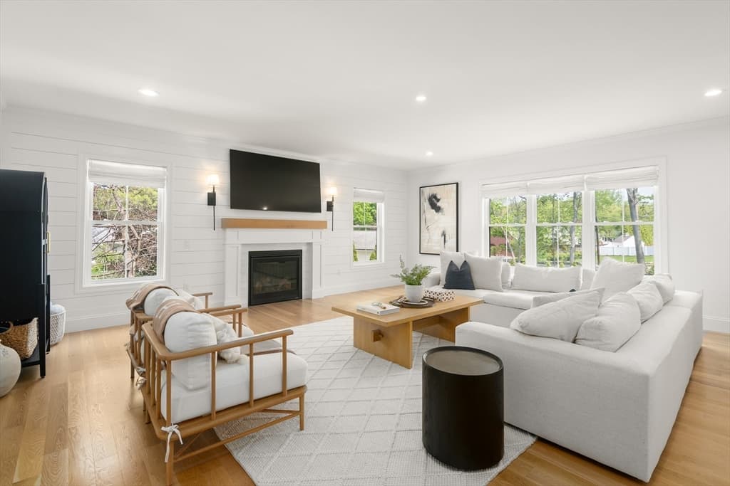 Single Family Residence at 1 Rogers Brook East, Andover MA 01810, photo 8 of 31