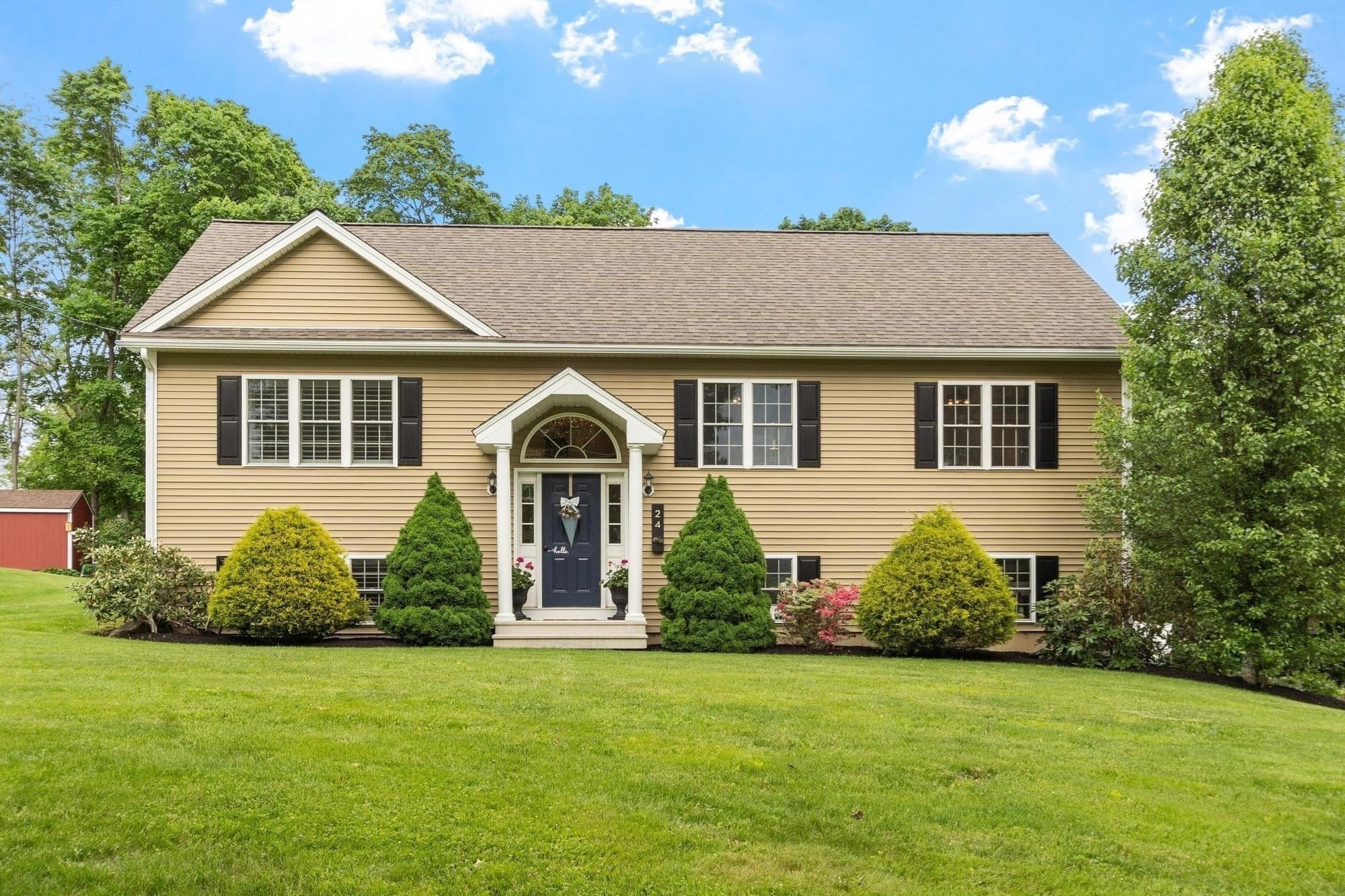 24 High St, North Brookfield MA 01535