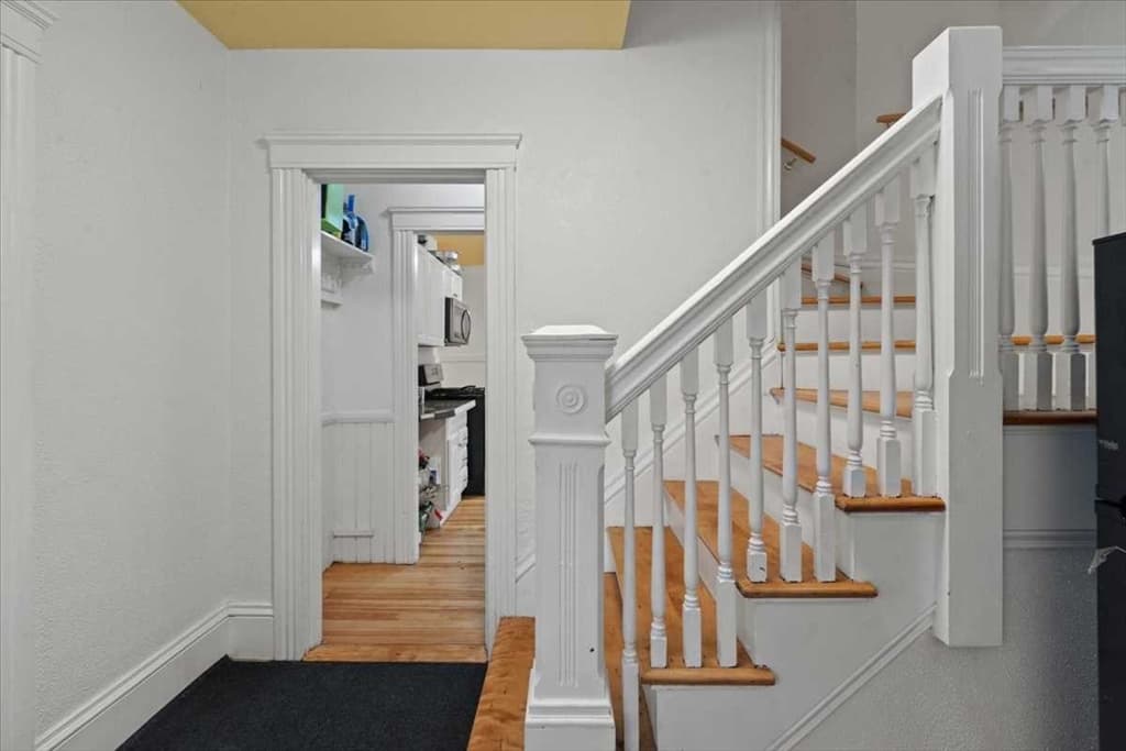 3 Wallace St, Worcester MA 01605 photo 4