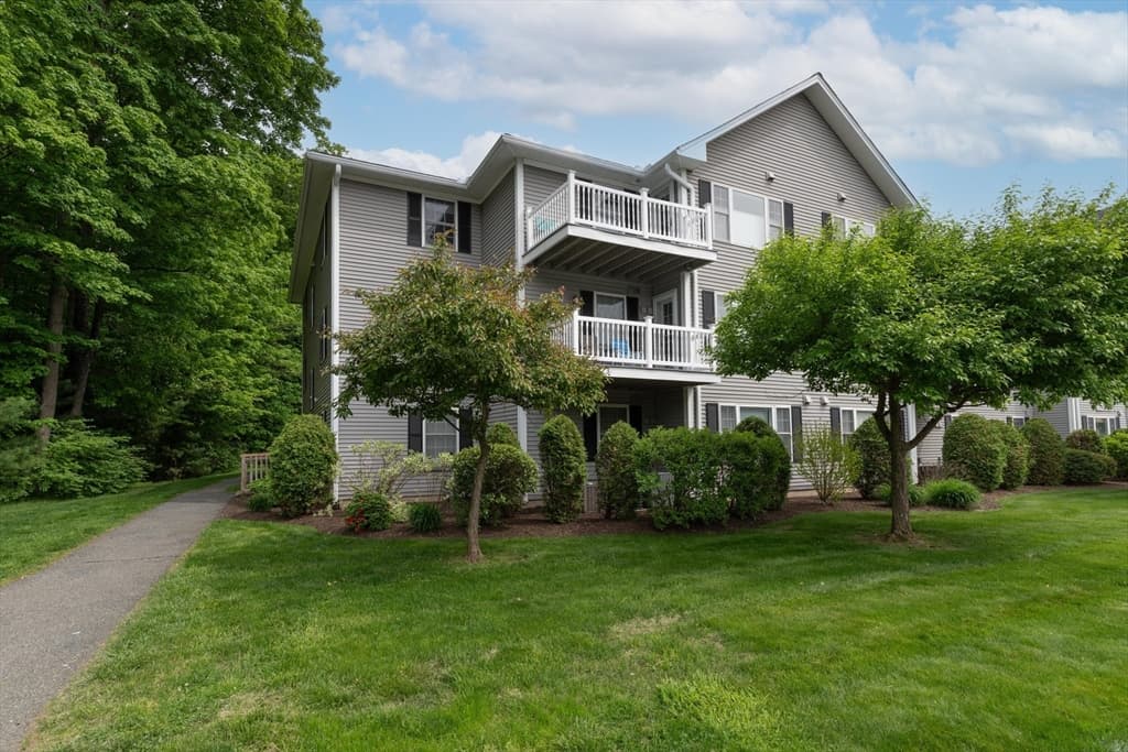 24 Greenleaves # 416, Amherst MA 01002