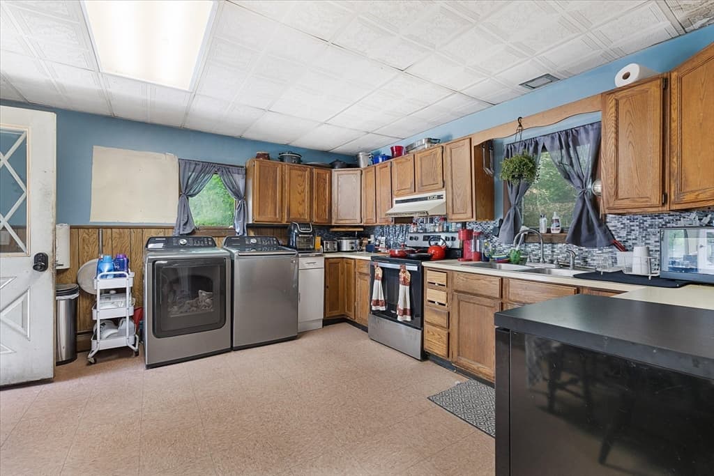 Single Family Residence at 10 Kelton St, Orange MA 01364, Orange, photo 12 of 29