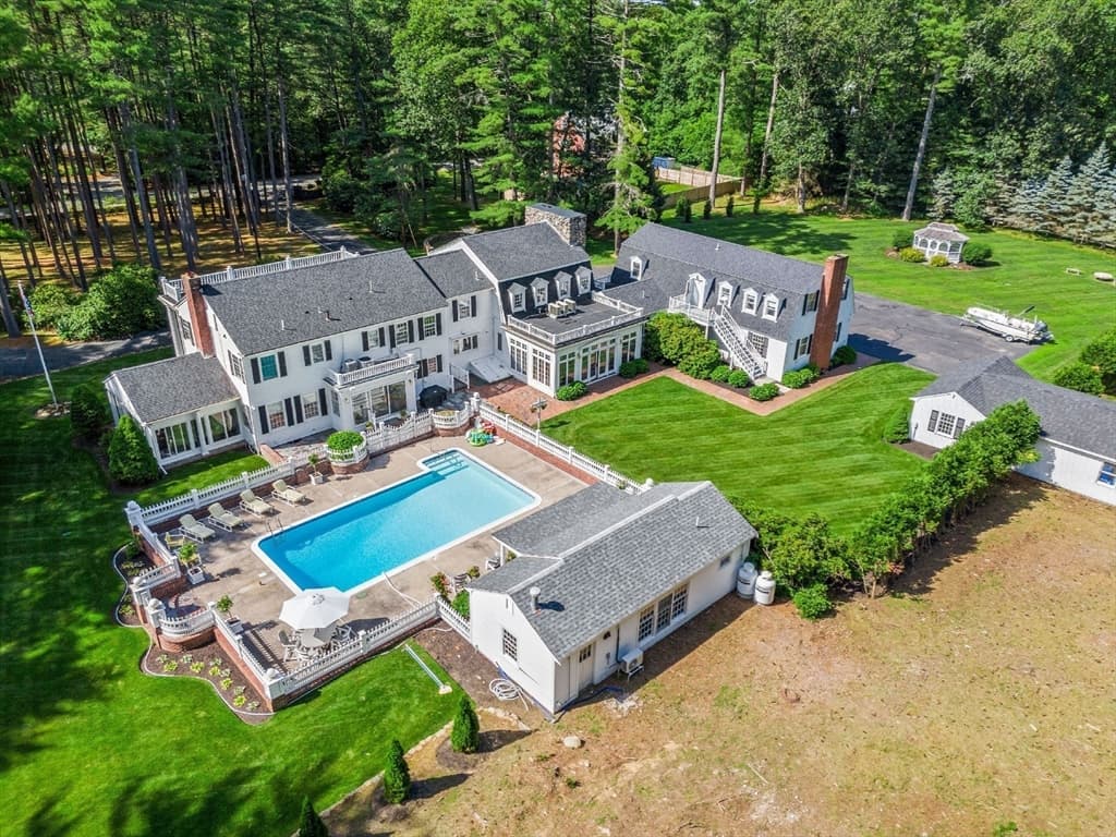 28 Pineswamp Rd, Ipswich MA 01938