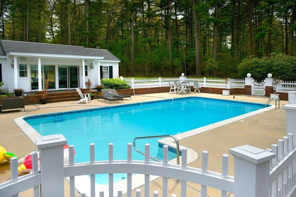 Single Family Residence at 28 Pineswamp Rd, Ipswich MA 01938, photo 4 of 40