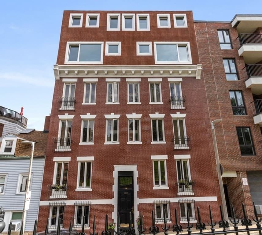 103 Charter St # 1, Boston MA 02113