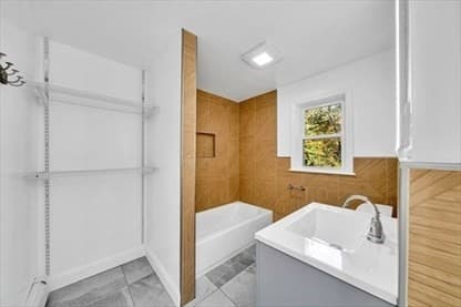 Single Family Residence at 1297 Pleasant St, Weymouth MA 02189, photo 7 of 25