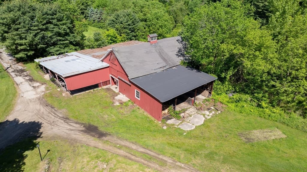 Single Family Residence at 440 N Woodstock Rd, Southbridge MA 01550, Southbridge, photo 6 of 42
