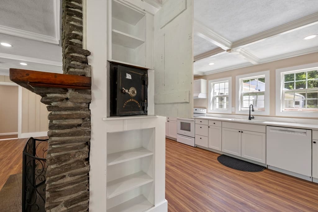 Single Family Residence at 440 N Woodstock Rd, Southbridge MA 01550, Southbridge, photo 17 of 42