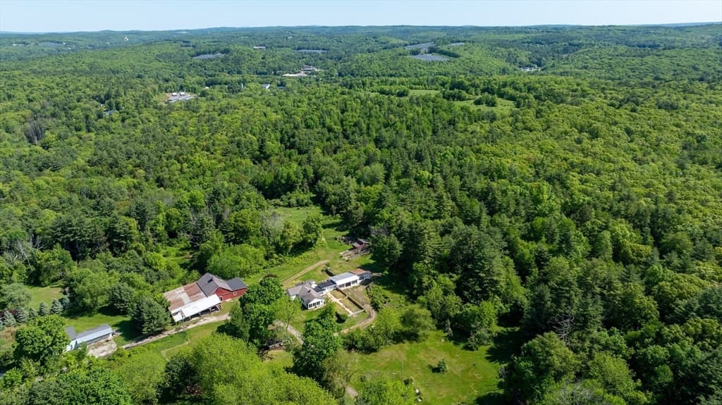 Single Family Residence at 440 N Woodstock Rd, Southbridge MA 01550, Southbridge, photo 10 of 42