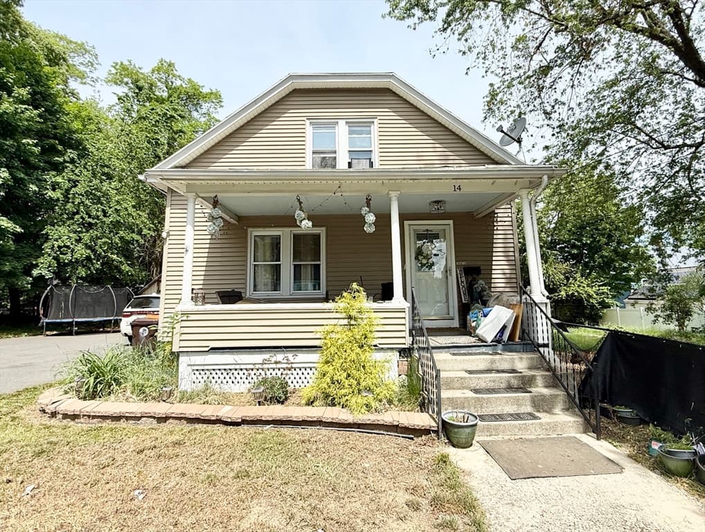 14 Ellington St, Agawam MA 01001