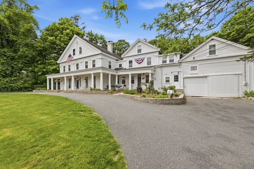 204 Village St, Medway MA 02053