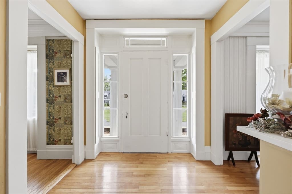 Single Family Residence at 204 Village St, Medway MA 02053, Medway, photo 5 of 42