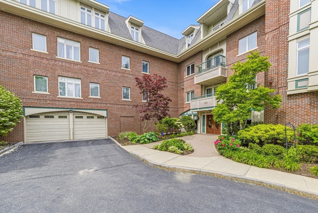 630 Hammond St # 209, Brookline MA 02467 photo 3