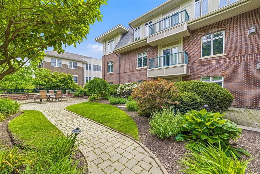 630 Hammond St # 209, Brookline MA 02467 photo 4