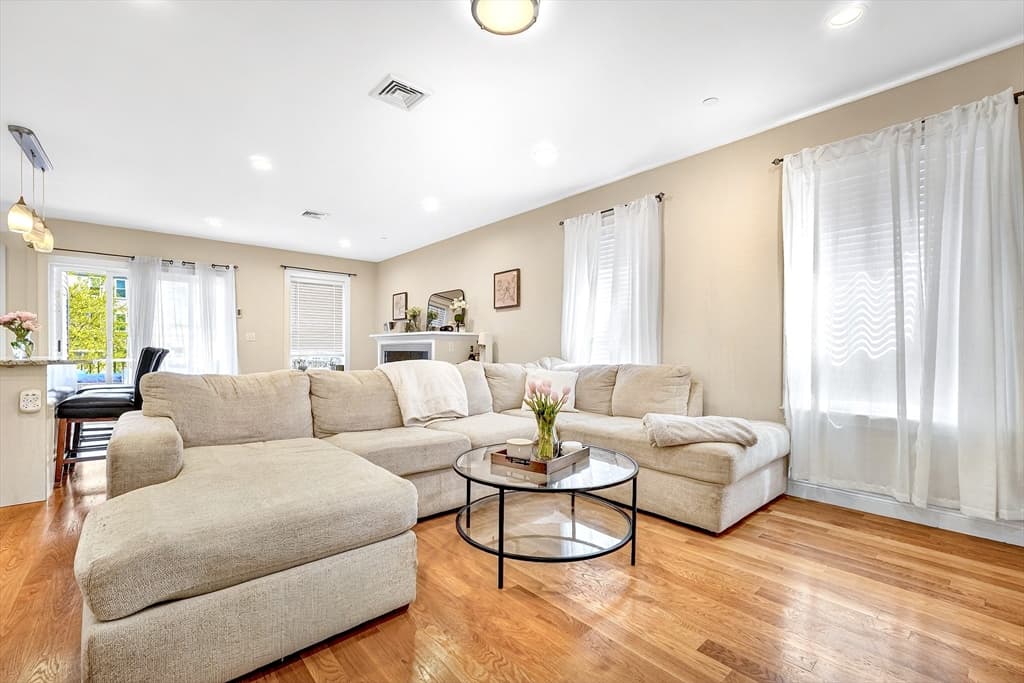 756 E Fifth St # 2, Boston MA 02127