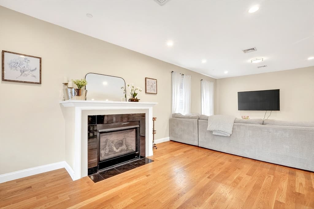 Condominium at 756 E Fifth St # 2, Boston MA 02127, photo 10 of 28