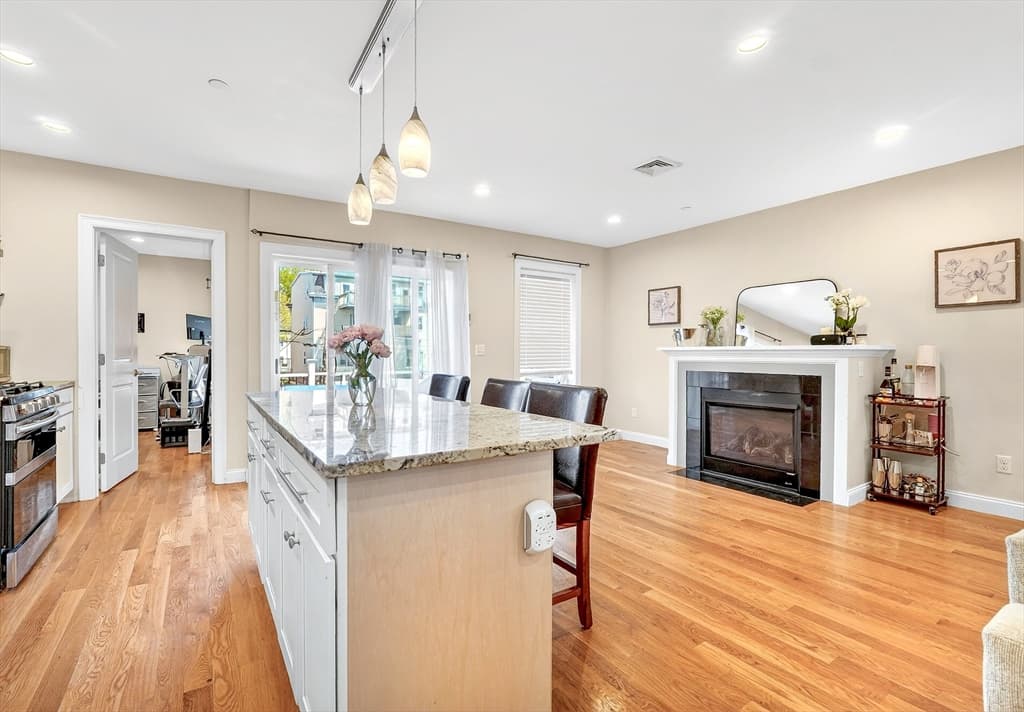 Condominium at 756 E Fifth St # 2, Boston MA 02127, photo 4 of 28