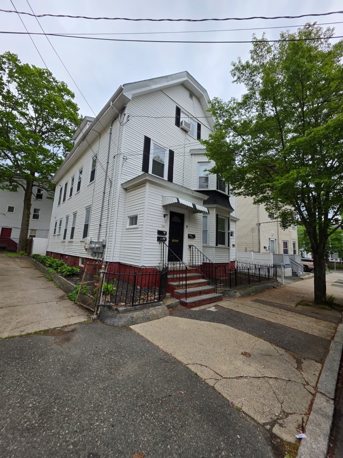 3 Family at 9 Hamilton Ave, Lynn MA 01902, photo 3 of 38