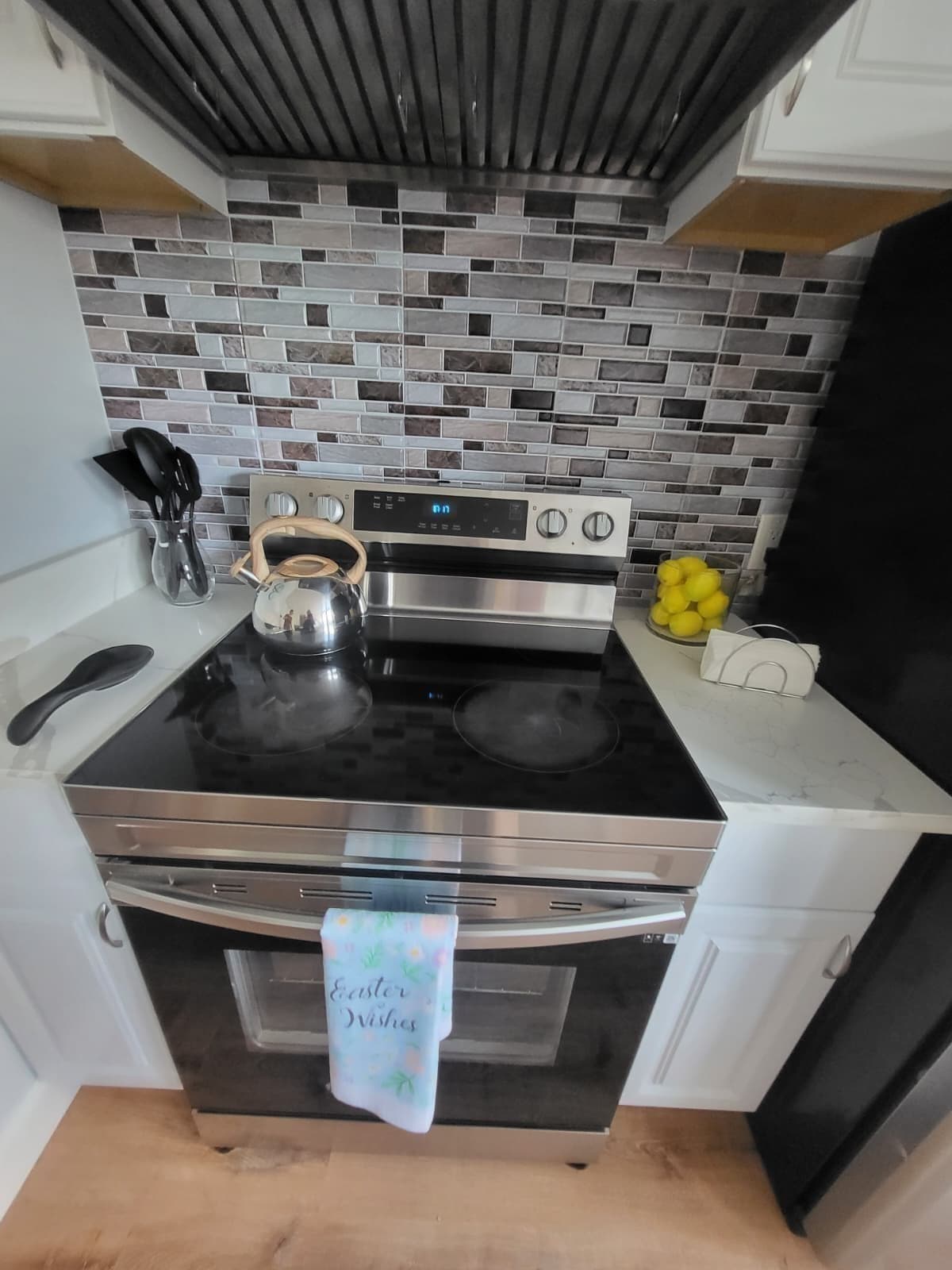 3 Family at 9 Hamilton Ave, Lynn MA 01902, photo 5 of 38