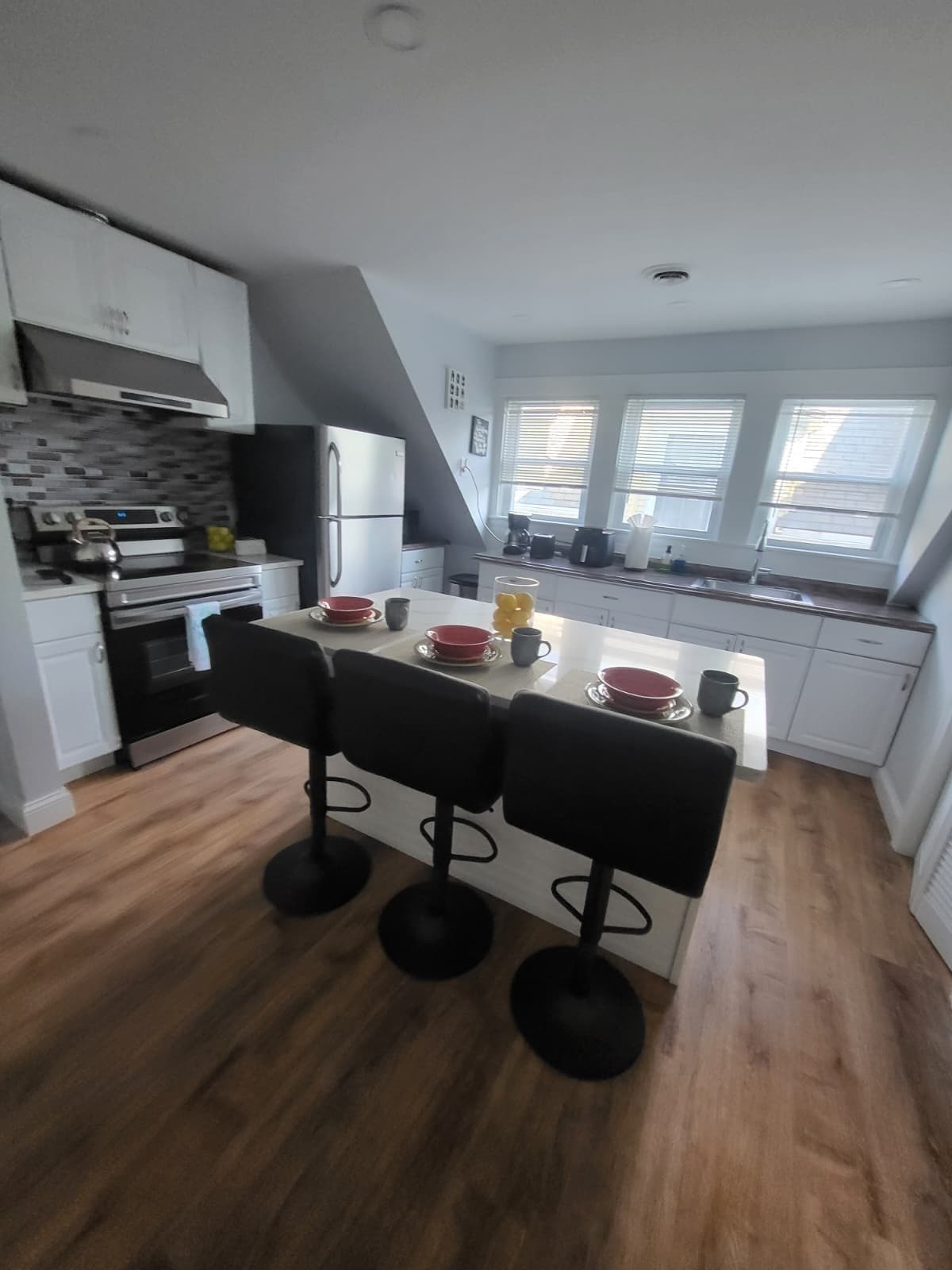 3 Family at 9 Hamilton Ave, Lynn MA 01902, photo 10 of 38