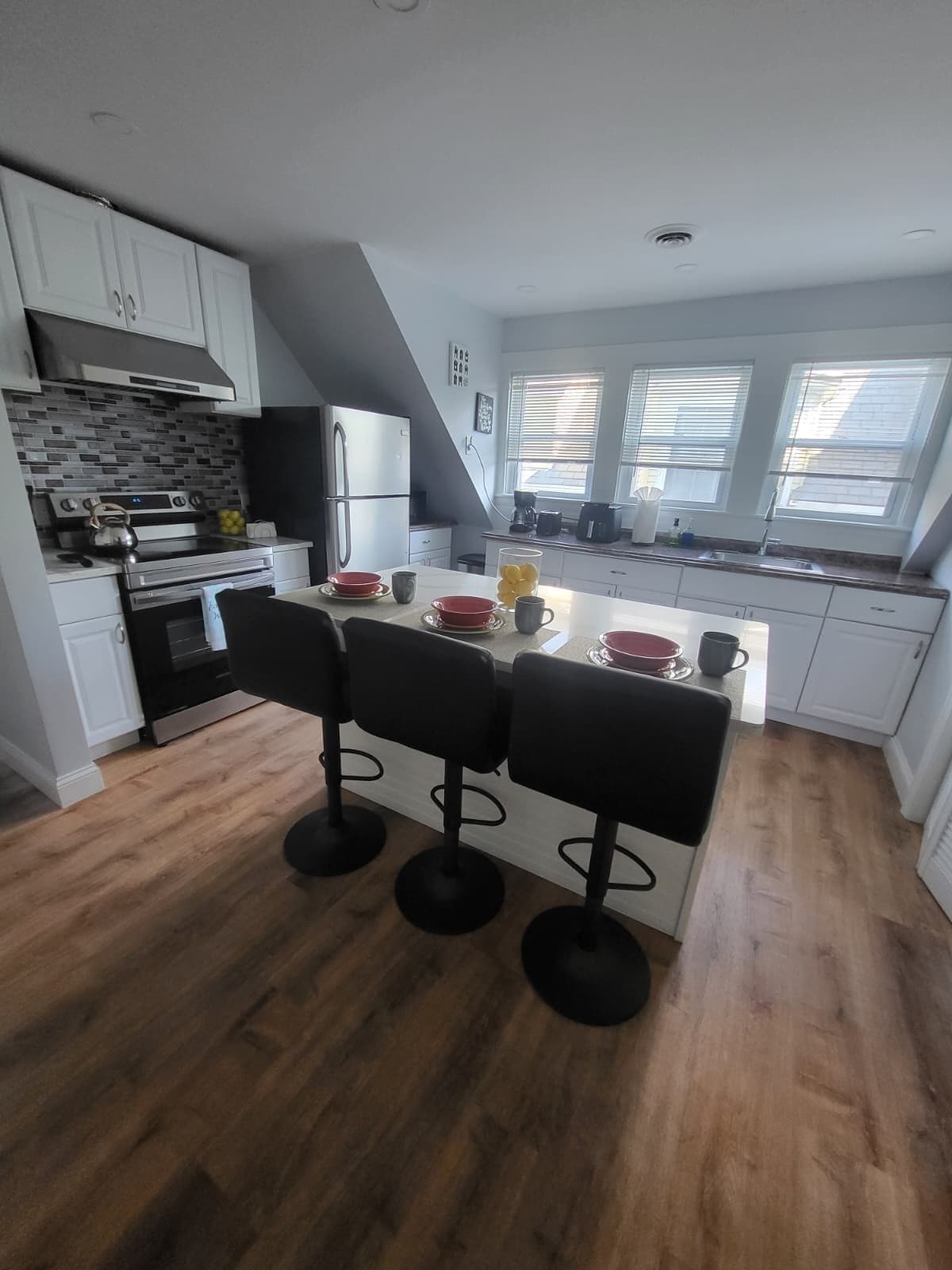 3 Family at 9 Hamilton Ave, Lynn MA 01902, photo 4 of 38