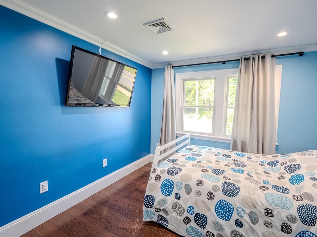 Single Family Residence at 159 Mishawum Rd, Woburn MA 01801, Woburn, photo 10 of 41