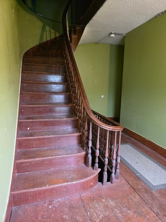 3 Family at 4 Home St, Worcester MA 01609, photo 16 of 20