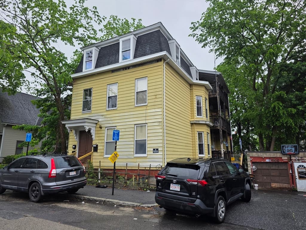 3 Family at 4 Home St, Worcester MA 01609, photo 3 of 20