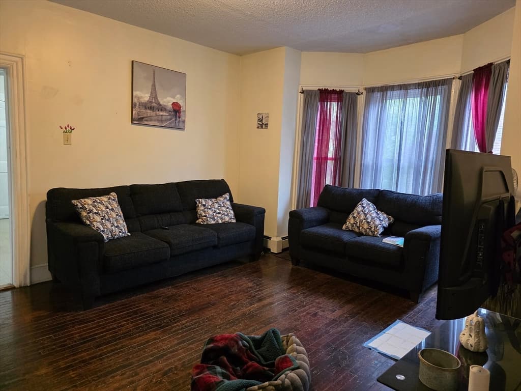 3 Family at 4 Home St, Worcester MA 01609, photo 10 of 20