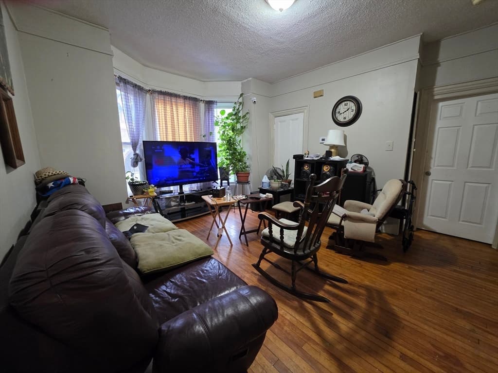 3 Family at 4 Home St, Worcester MA 01609, photo 18 of 20