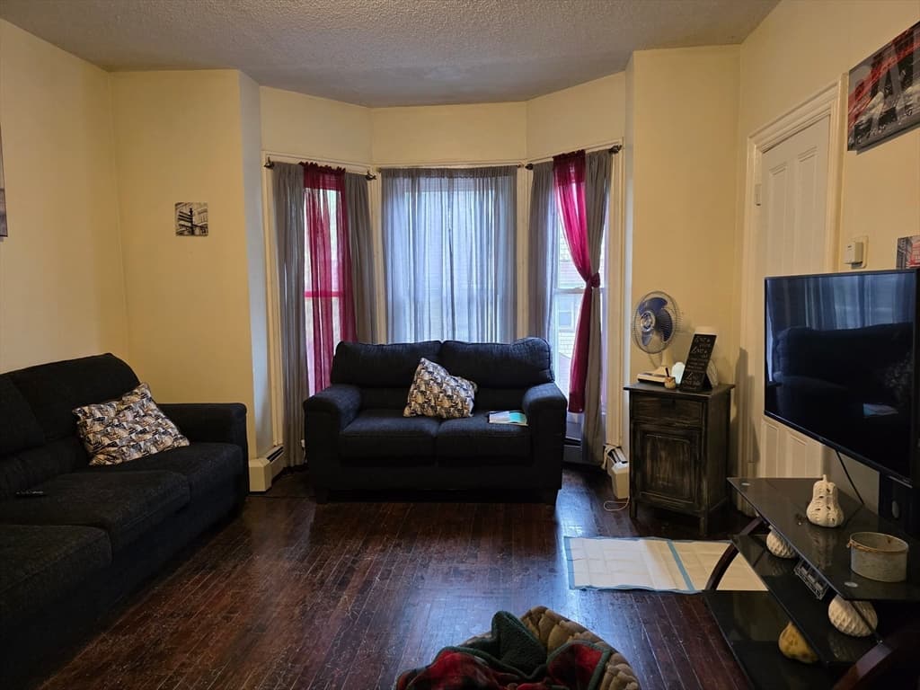 3 Family at 4 Home St, Worcester MA 01609, photo 8 of 20