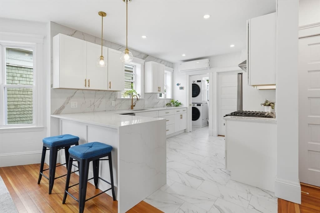 Condominium at 29-31 Cushing St # 3, Cambridge MA 02138, Cambridge, photo 2 of 33