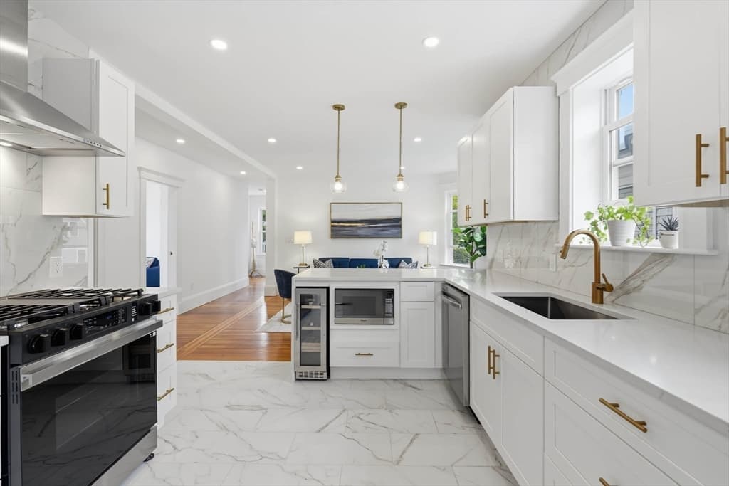 Condominium at 29-31 Cushing St # 3, Cambridge MA 02138, Cambridge, photo 6 of 33