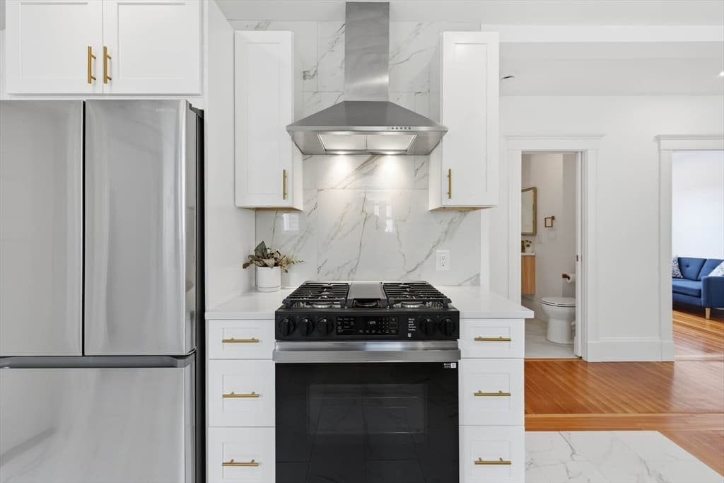 Condominium at 29-31 Cushing St # 3, Cambridge MA 02138, Cambridge, photo 9 of 33