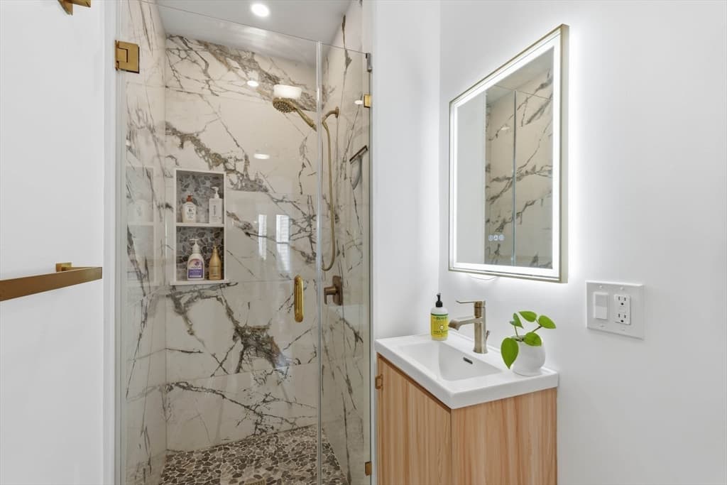 Condominium at 29-31 Cushing St # 3, Cambridge MA 02138, Cambridge, photo 14 of 33