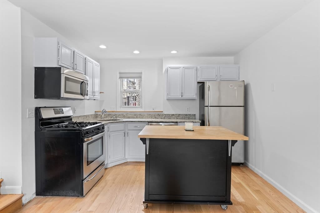 Condominium at 224 W 6th St # 1, Boston MA 02127, Boston, photo 2 of 20