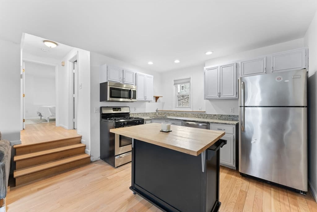 224 W 6th St # 1, Boston MA 02127