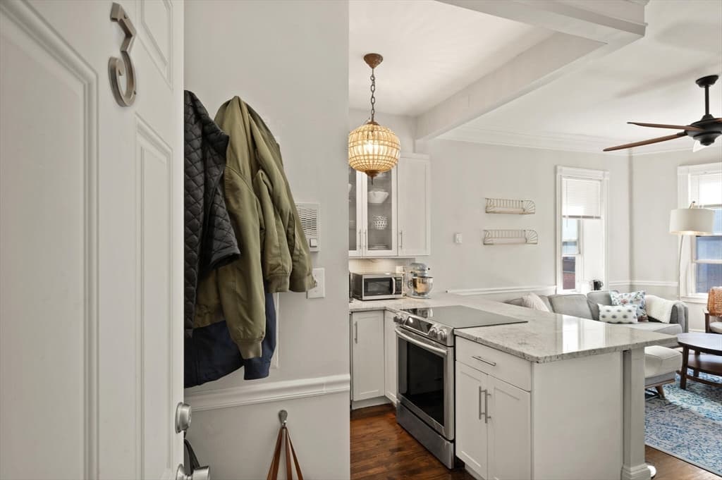 Condominium at 108 E Brookline St # 3, Boston MA 02118, photo 5 of 20