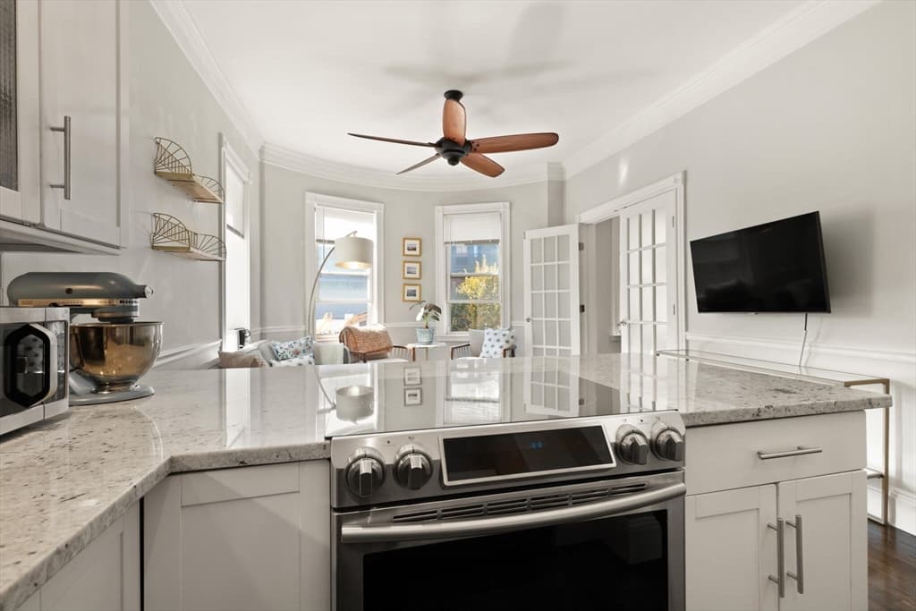 Condominium at 108 E Brookline St # 3, Boston MA 02118, photo 10 of 20