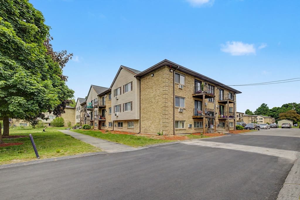 351 Pawtucket Blvd # 7, Lowell MA 01854
