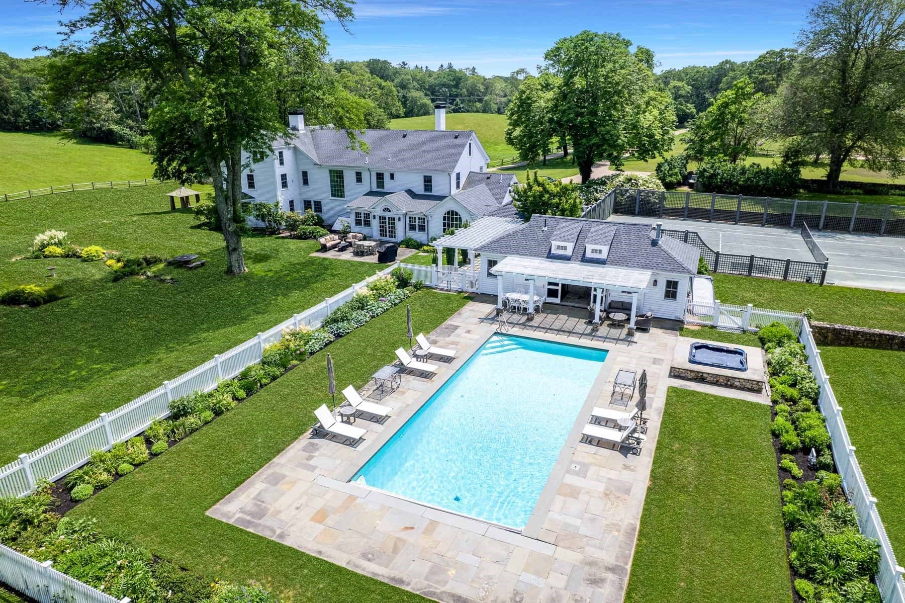 31 Lambert's Cove Rd., Tisbury MA 02568
