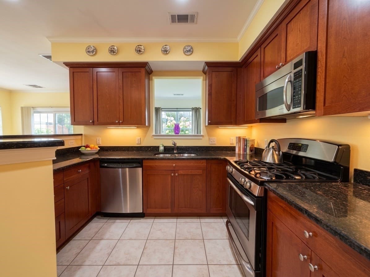 Condominium at 2303 Davenport Avenue # 2303, Canton MA 02021, Canton, photo 5 of 24