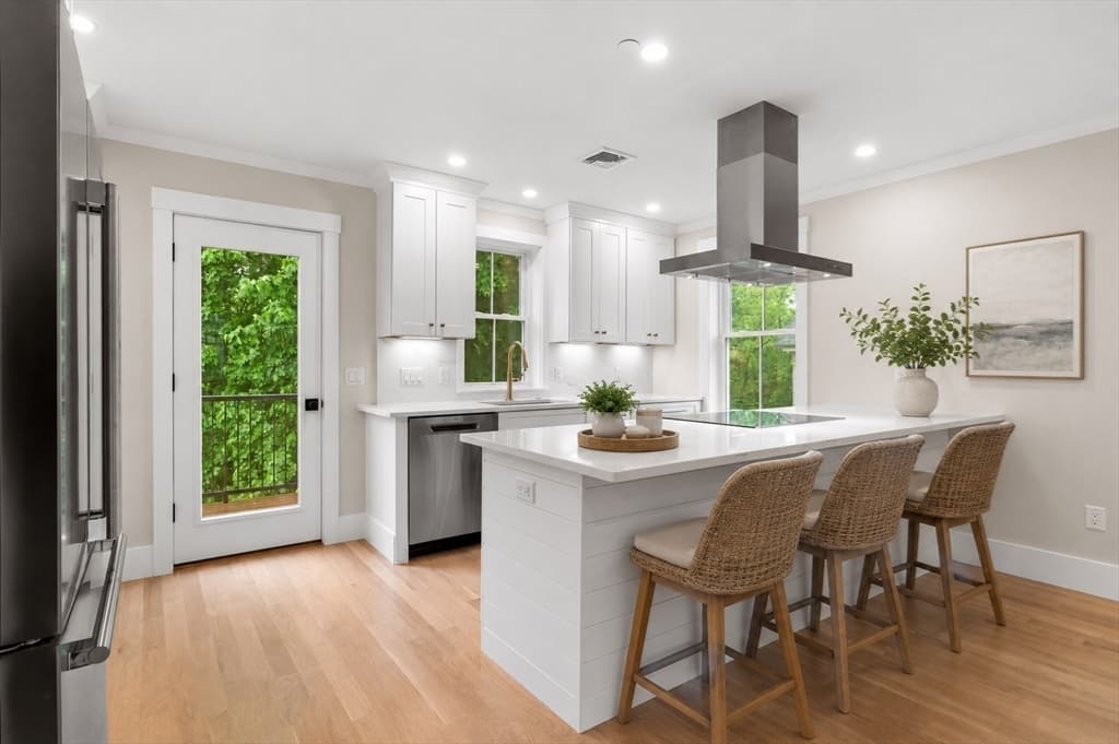 Condominium at 101B Market Street # B, Amesbury MA 01913, photo 2 of 40